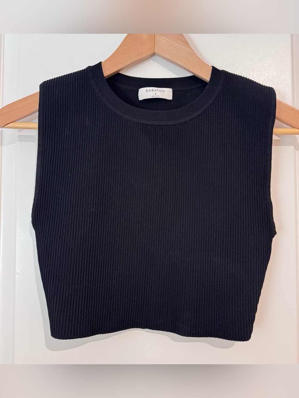 Babaton Aritzia Sculpt Knit Cropped Tank Top Black Ribbed High Neck Size M